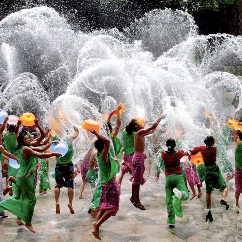 Lễ hội té nước truyền thống ở Pakse